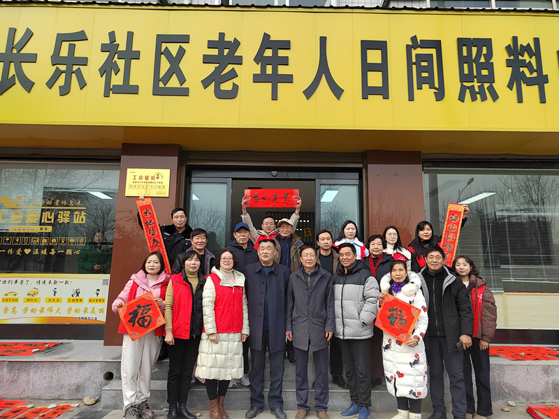 长乐社区写义春联.jpg